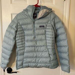 Patagonia Women’s Size S Puffer Jacket - Baby blue